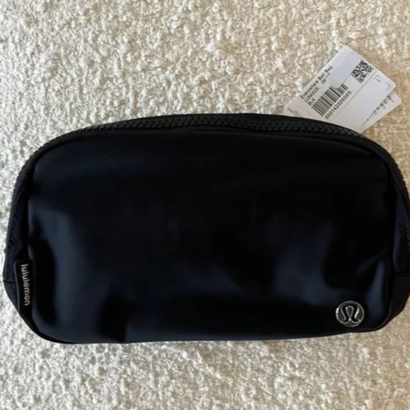 lululemon athletica Handbags - New Lululemon Everywhere Belt Bag Black